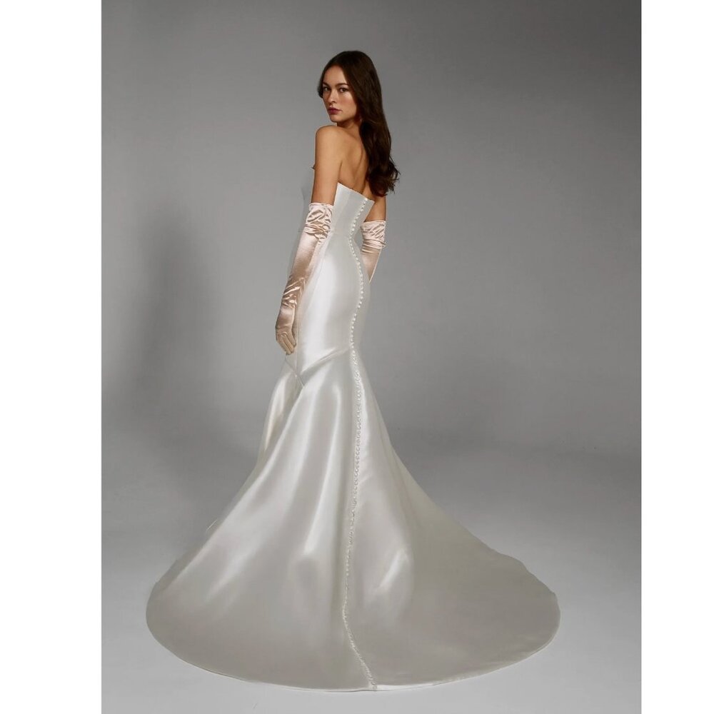 Pronovias "Oberon" Plus Size Mikado Mermaid Wedding Dress - Picture 3 of 13